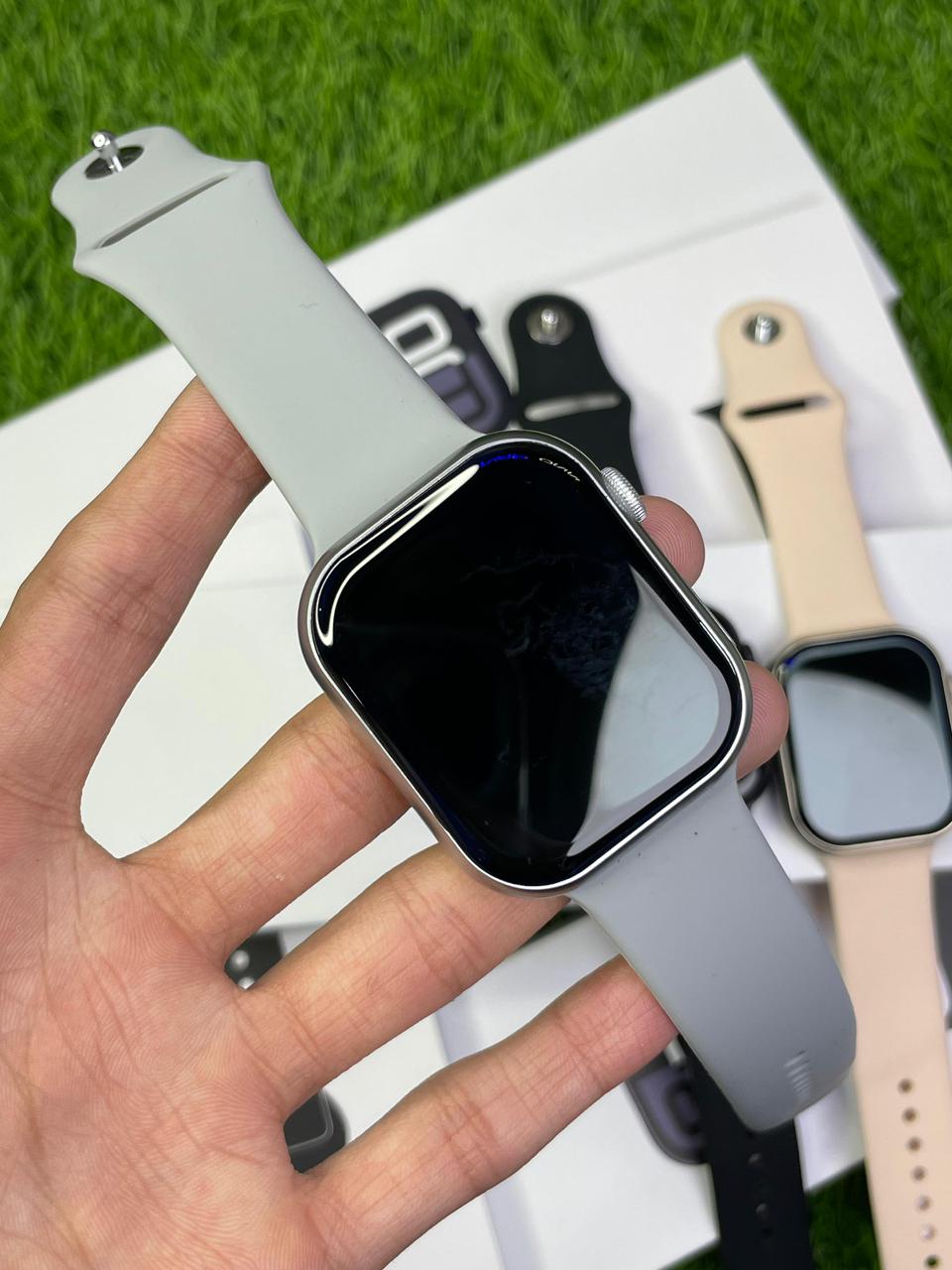 SERIES 10 SMART WATCH + 1 EXTRA MEGNETIC STRAP